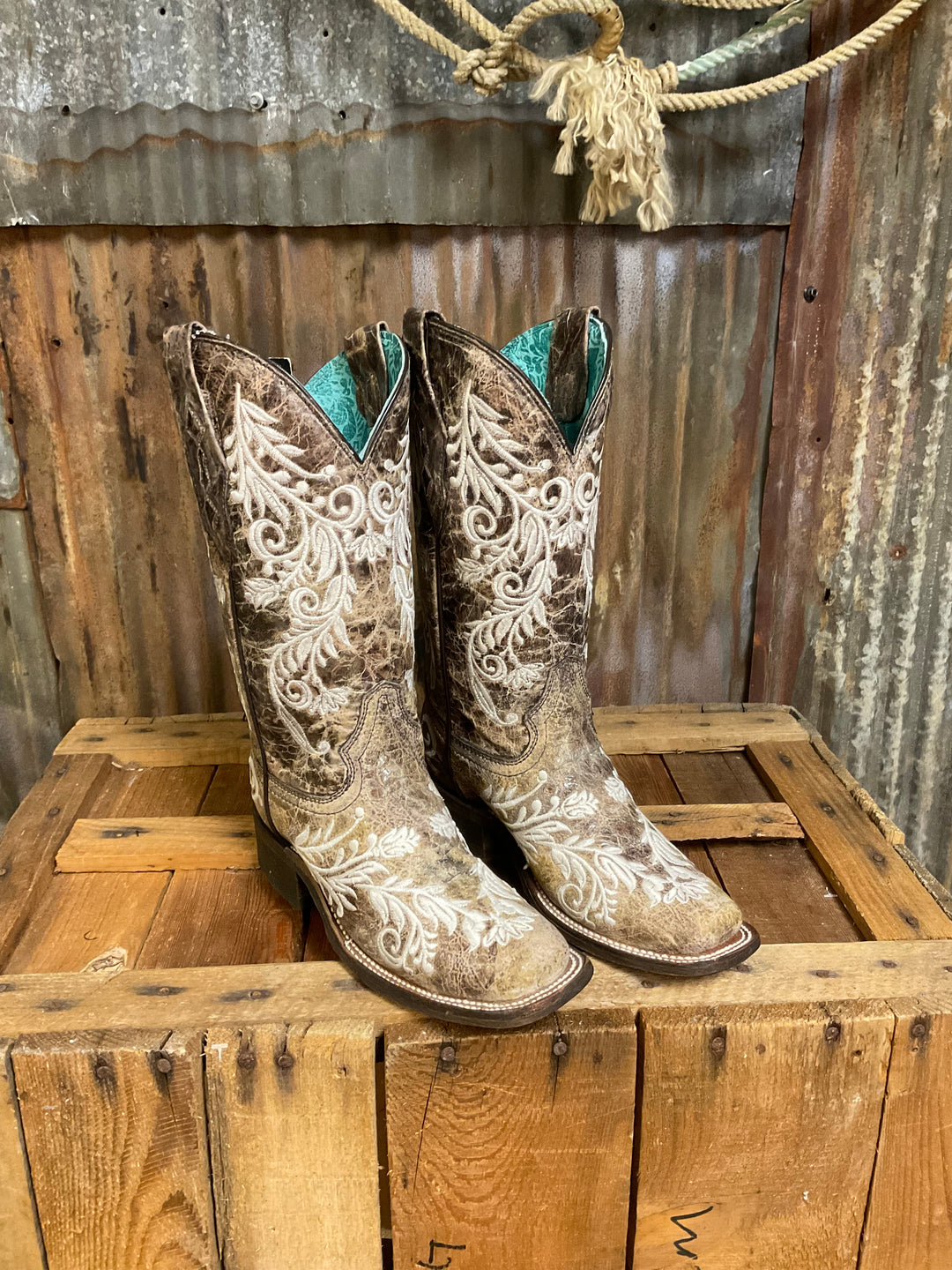 Corral Brown and White Embroidery Western Boot – Gilleys Western